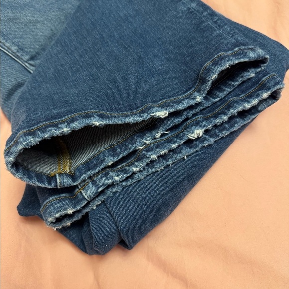 Good American Blue Cropped Jeans | Size 16 - Picture 13 of 13